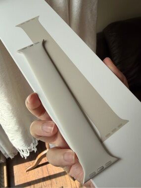 Apple Silicone Watch Band 41mm starlight size 4